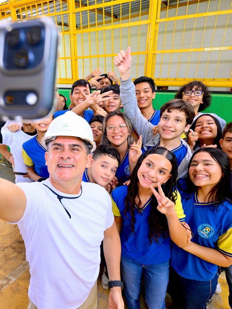 David Almeida faz última visita, esvazia gabinete e prepara renúncia para 31 de março 1 David Almeida faz ultima visita esvazia gabinete e prepara renuncia